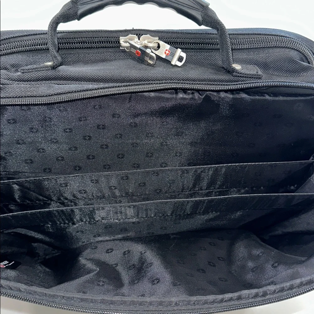 SWISS GEAR WENGER BUSINESS LAPTOP MESSENGER BAG NUMEROUS COMPARTMENTS 4 STORAGE